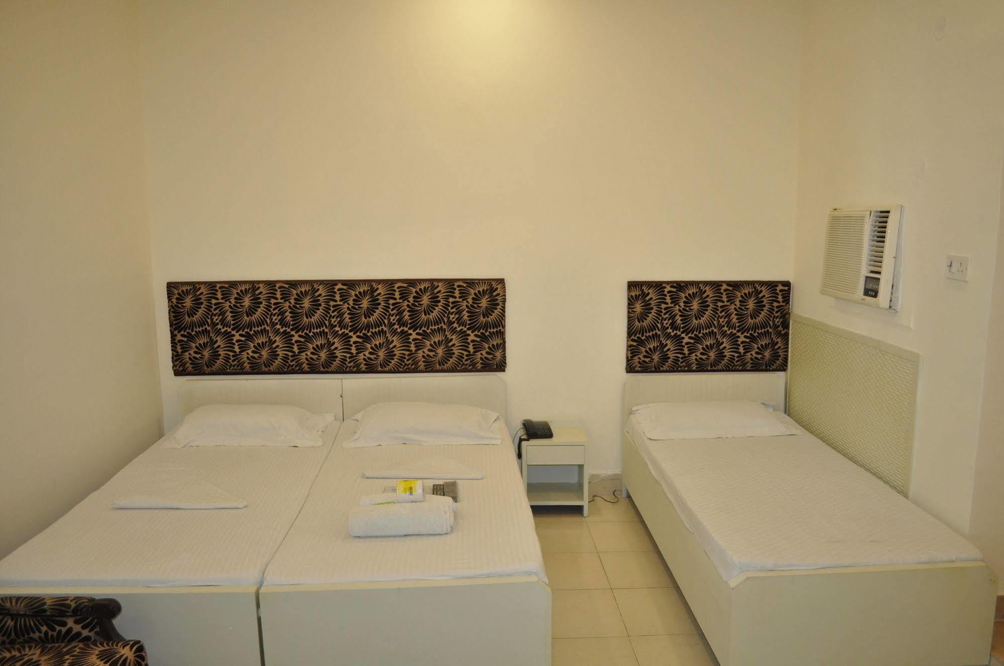Hotel Kabli New Delhi Exterior photo