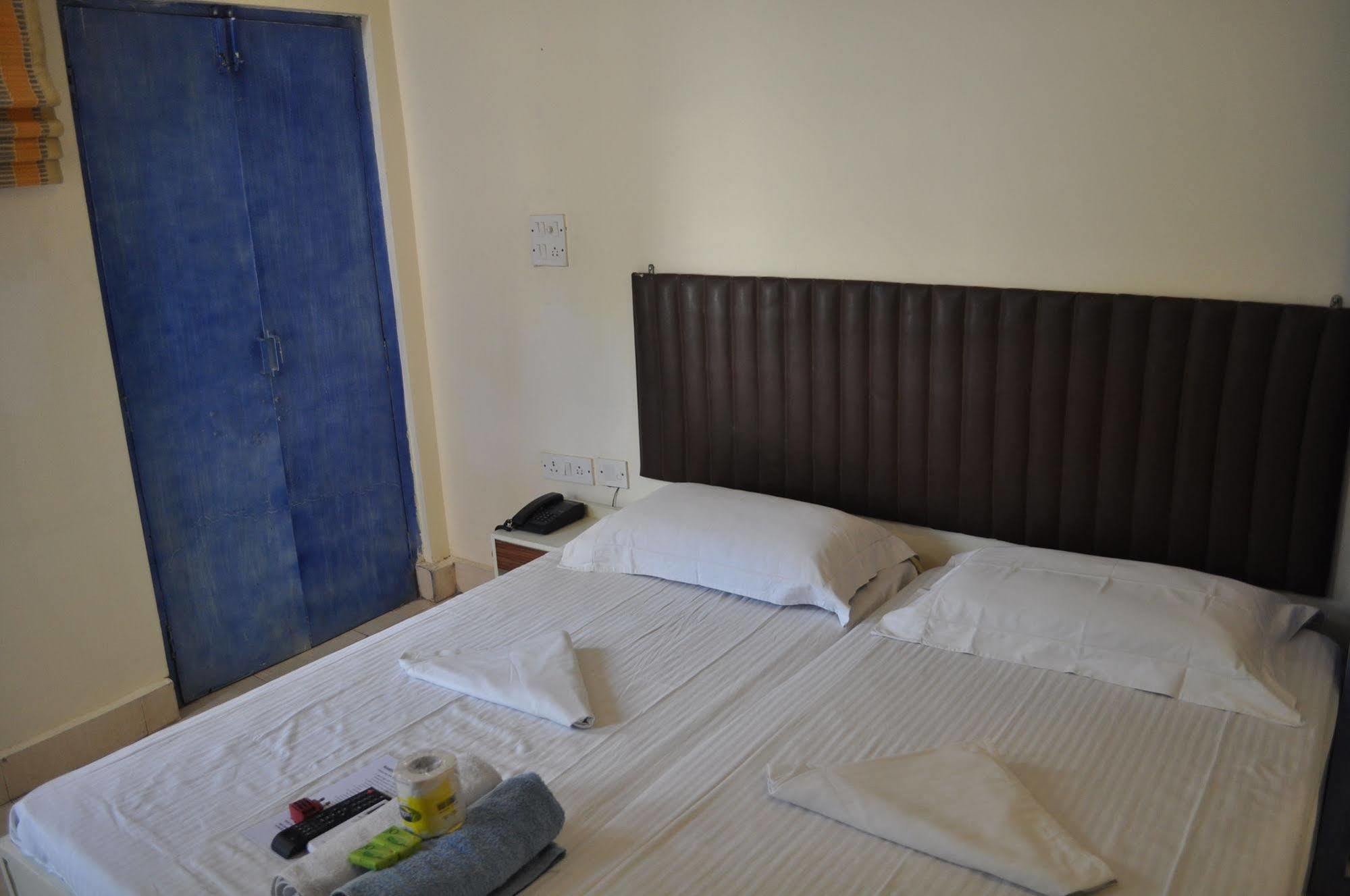 Hotel Kabli New Delhi Exterior photo