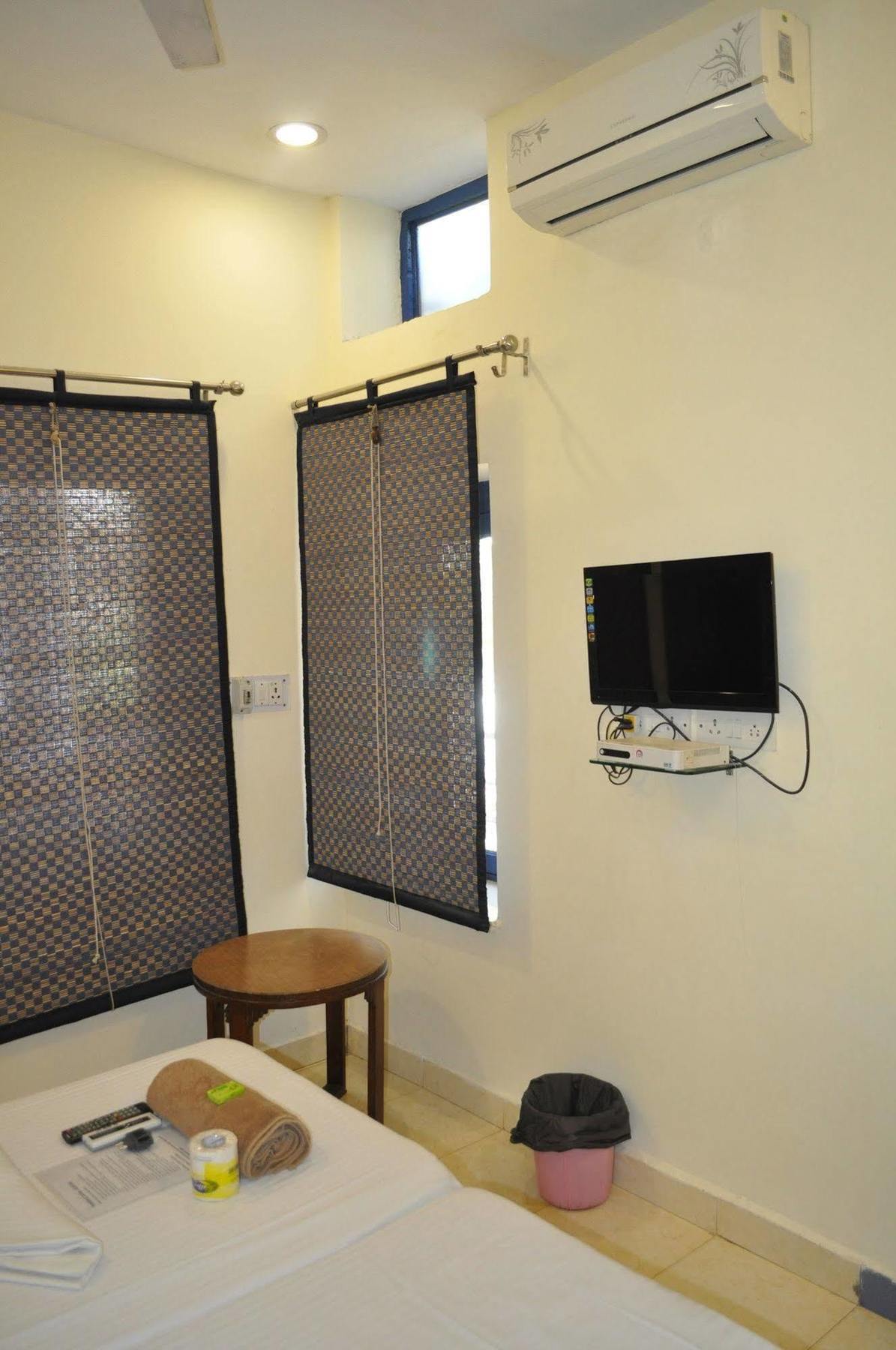 Hotel Kabli New Delhi Exterior photo